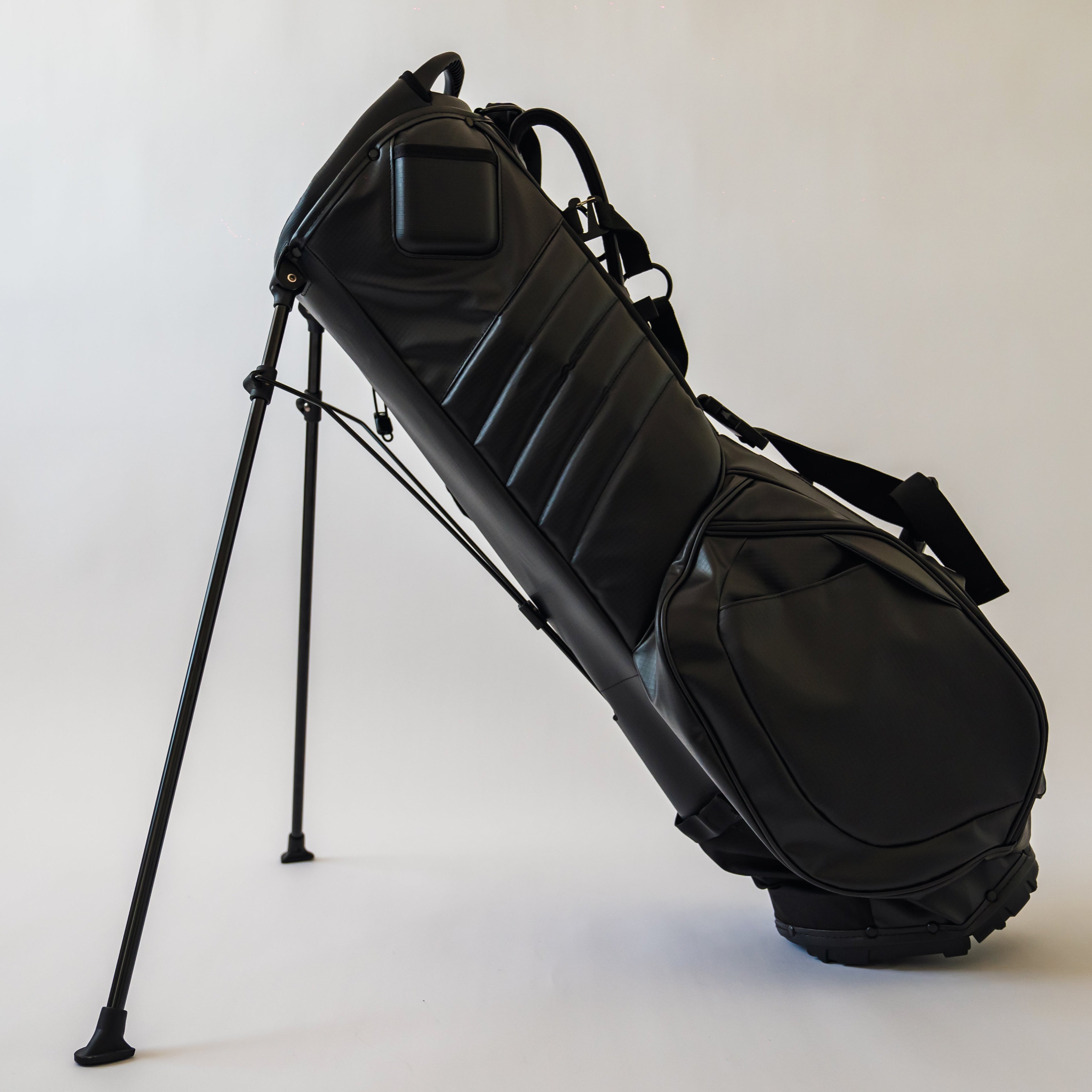MR2 MNML GOLF Bag on stand