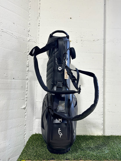 The MNML GOLF MR1 is an eco conscious golf bag built for the modern golfer.