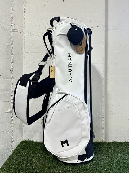 In collaboration with A. Putnam, we have the white MR1 Eco golf bag by MNML GOLF. 
