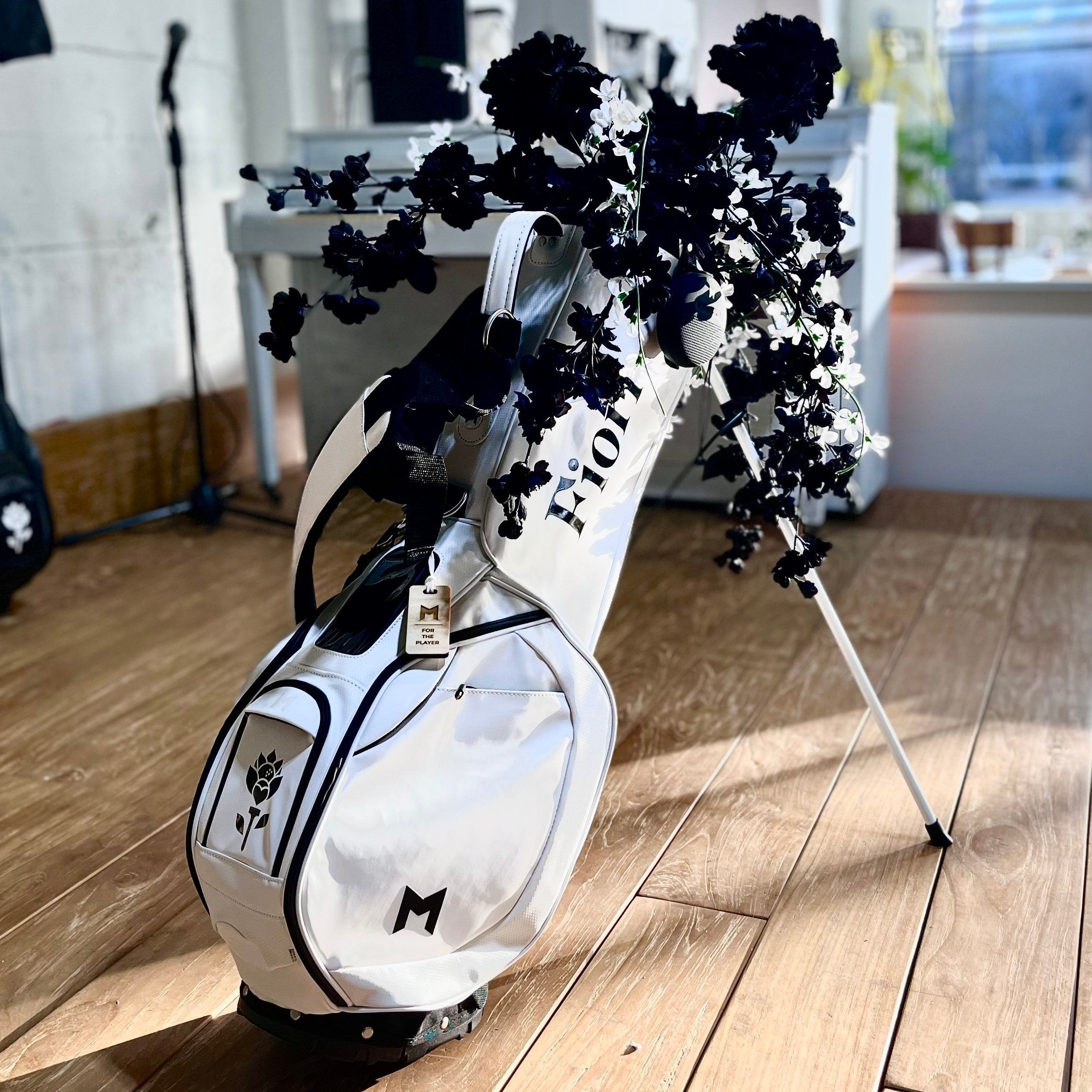 MNML GOLF collaborated with Fiori to design a hand painted, white MR1 eco friendly golf bag.