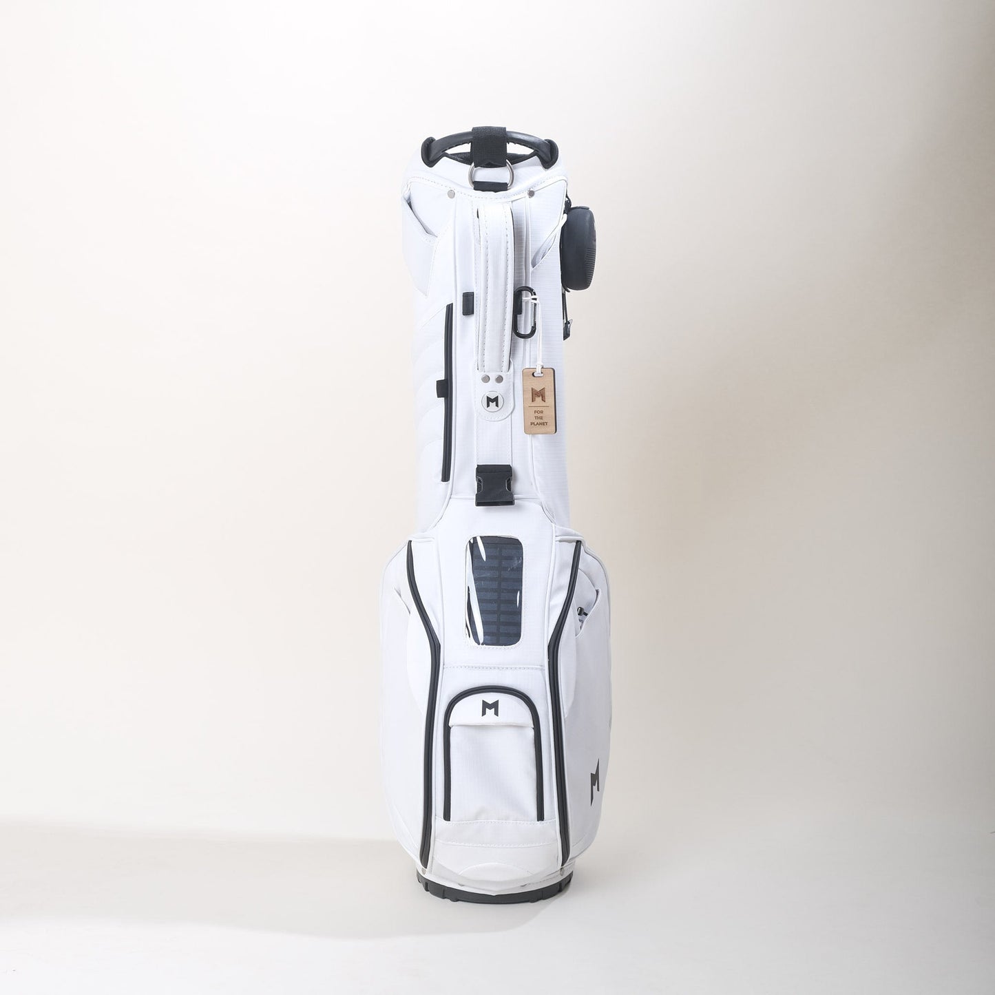 This is the white MNML GOLF MR1 eco friendly golf bag, made from 40 plastic water bottles. 