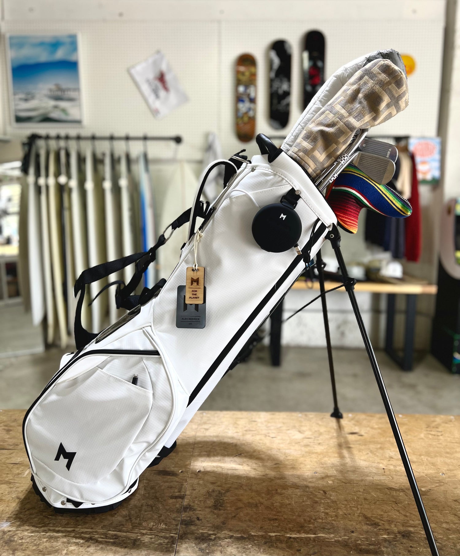 What Makes a Golf Bag Minimal? (And Why It Matters)