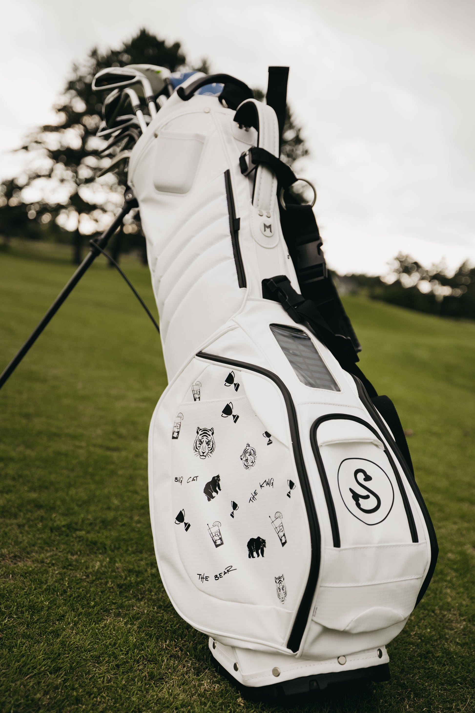 MNML GOLF's collaboration with Swannies features contrasting hand painted artwork on magnetic pockets.