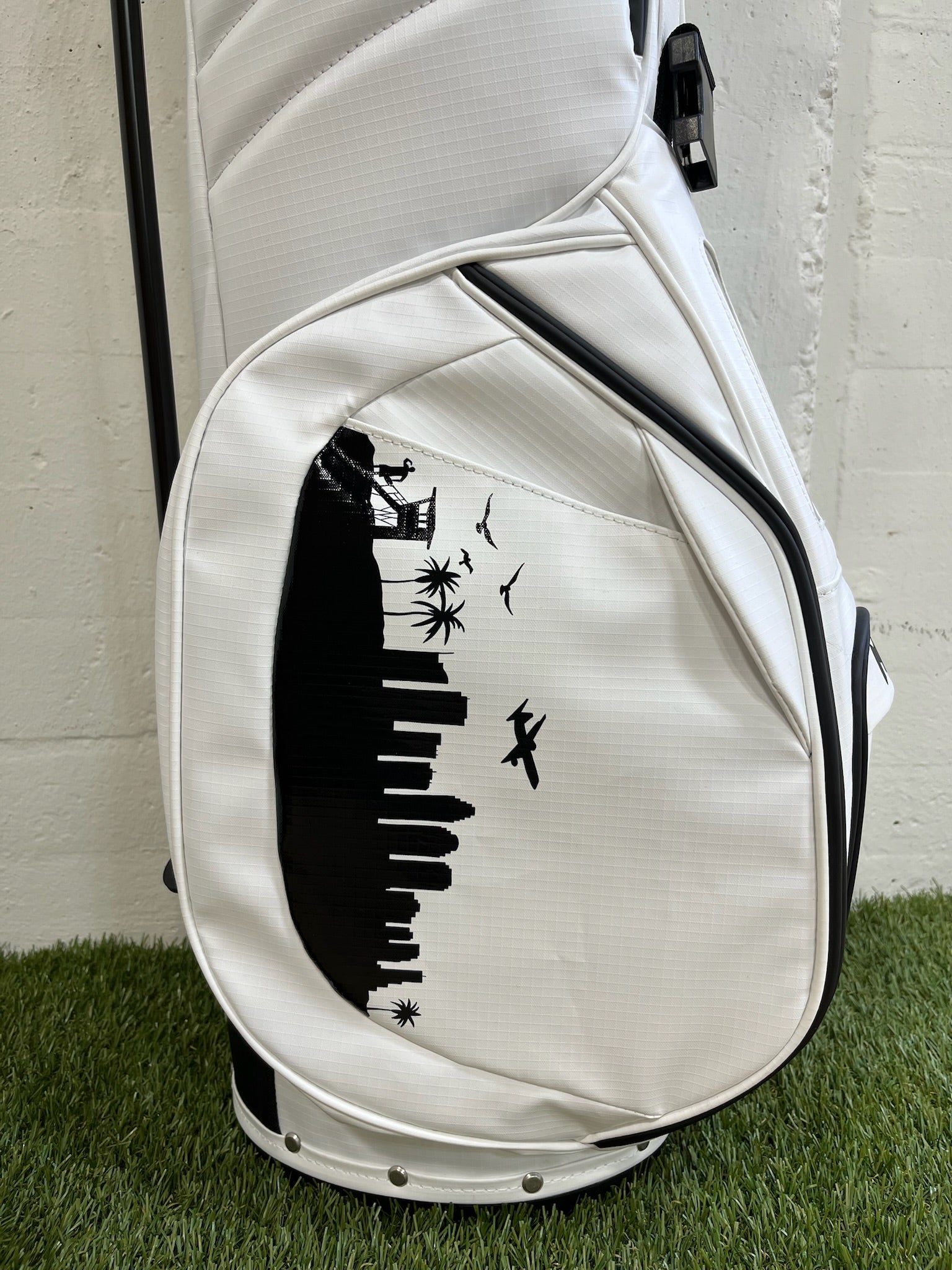 White golf bag with LA Skyline Hand Painted Custom Golf Bag