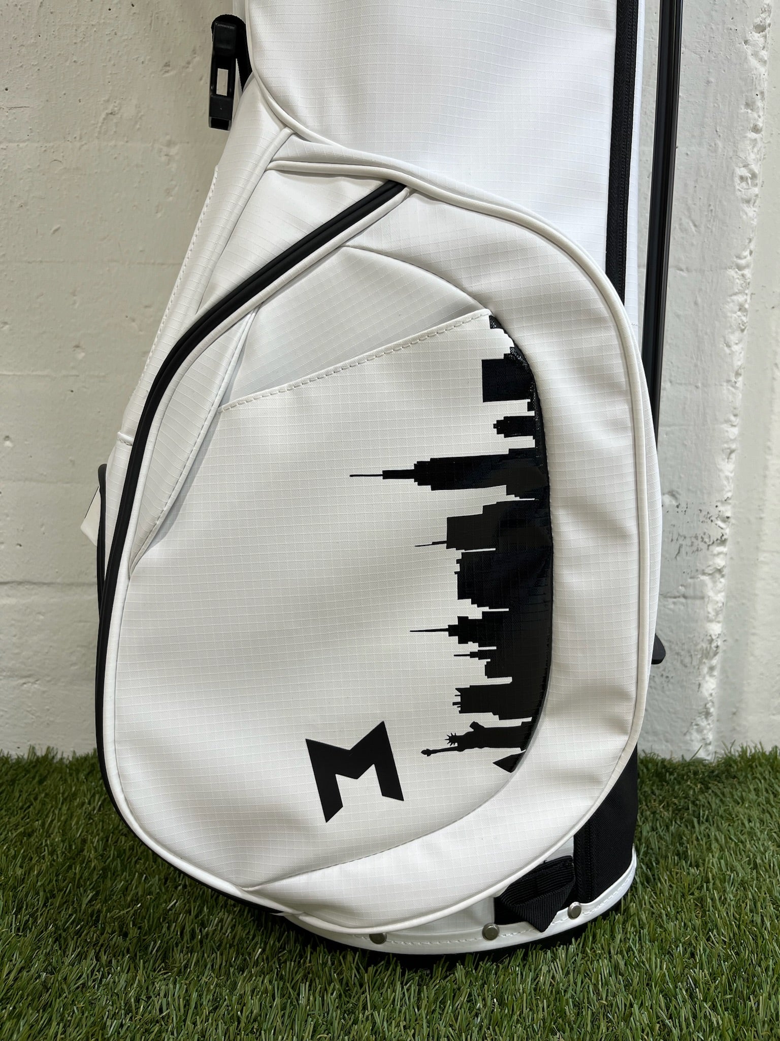 White golf bag with black New York Skyline design custom hand painted 