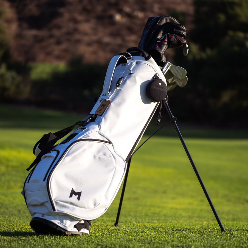 This is the mr1 eco golf bag, in white, on the golf course.