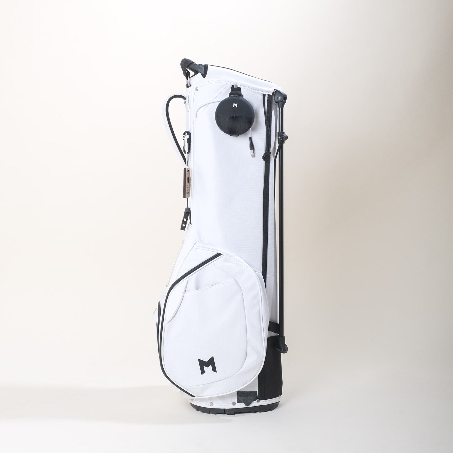 This is the white MR1, our recycled golf bag, by MNML GOLF.
