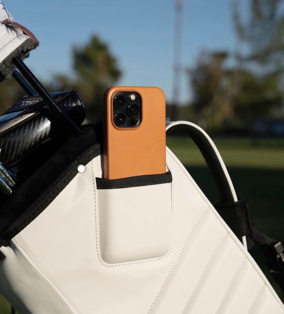 This is the MR1 eco friendly golf bag, featuring our phone filming pocket, compatible with iPhone and Android.