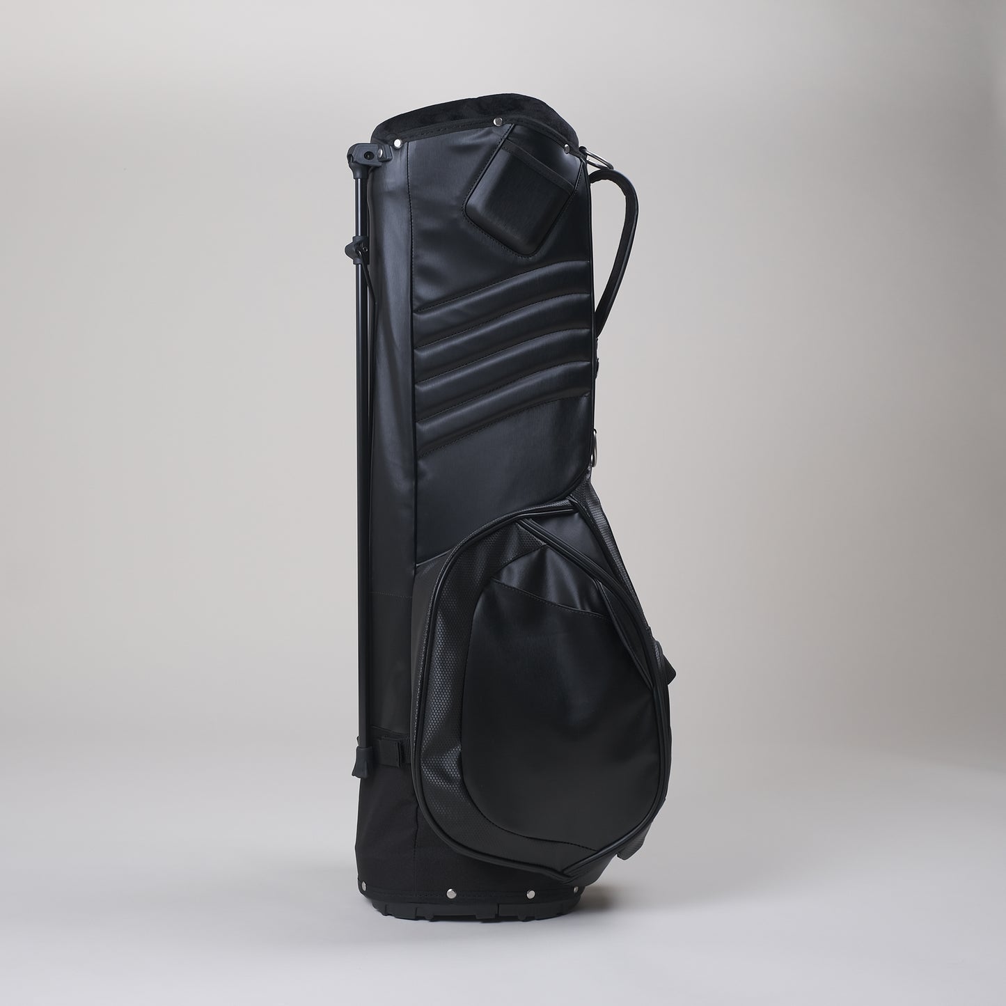MNML GOLF and Fiori collaborated on an MV2 golf bag  that's built better for the competitive player.